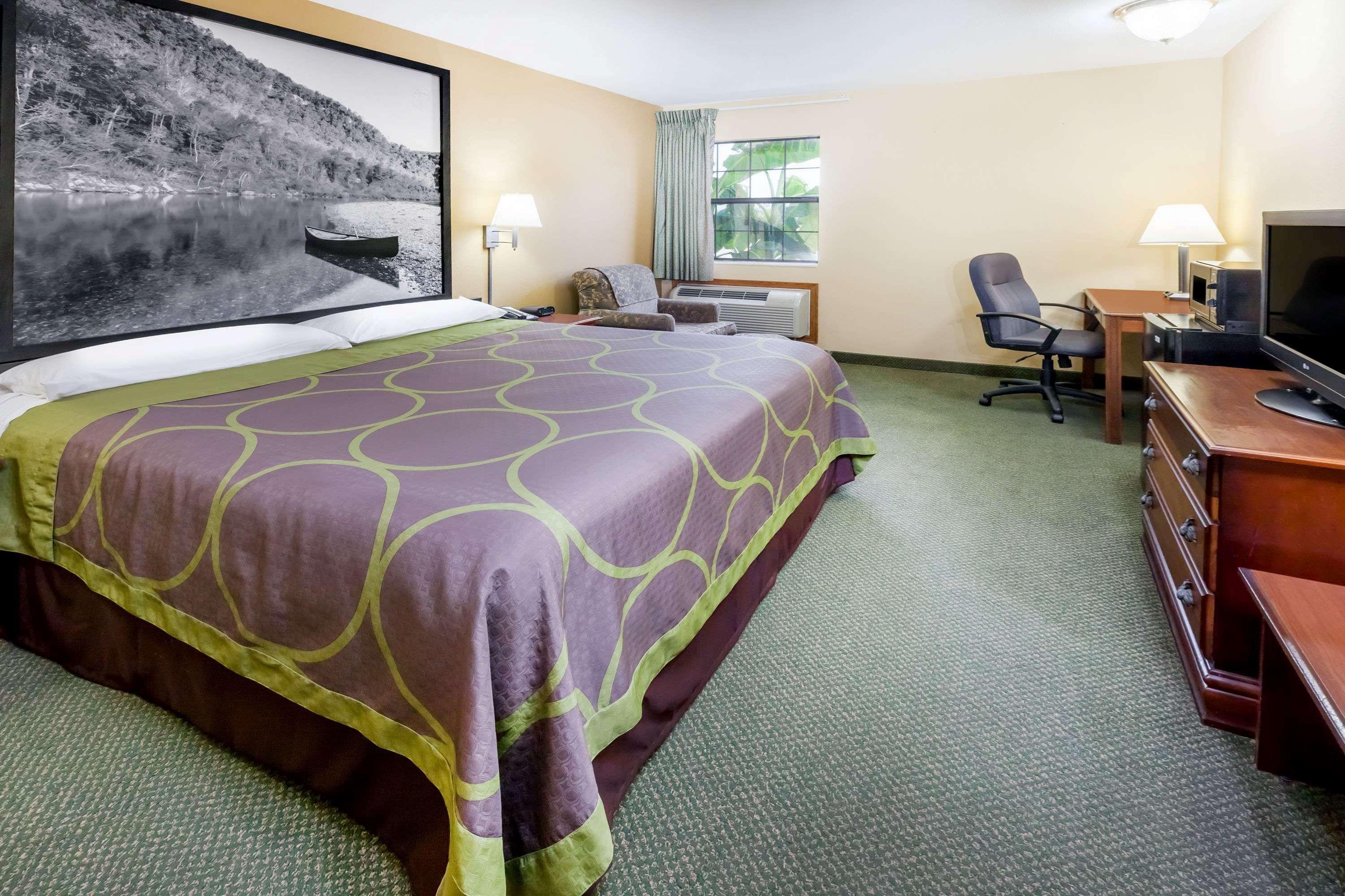 Super 8 By Wyndham Pine Bluff Hotel Buitenkant foto
