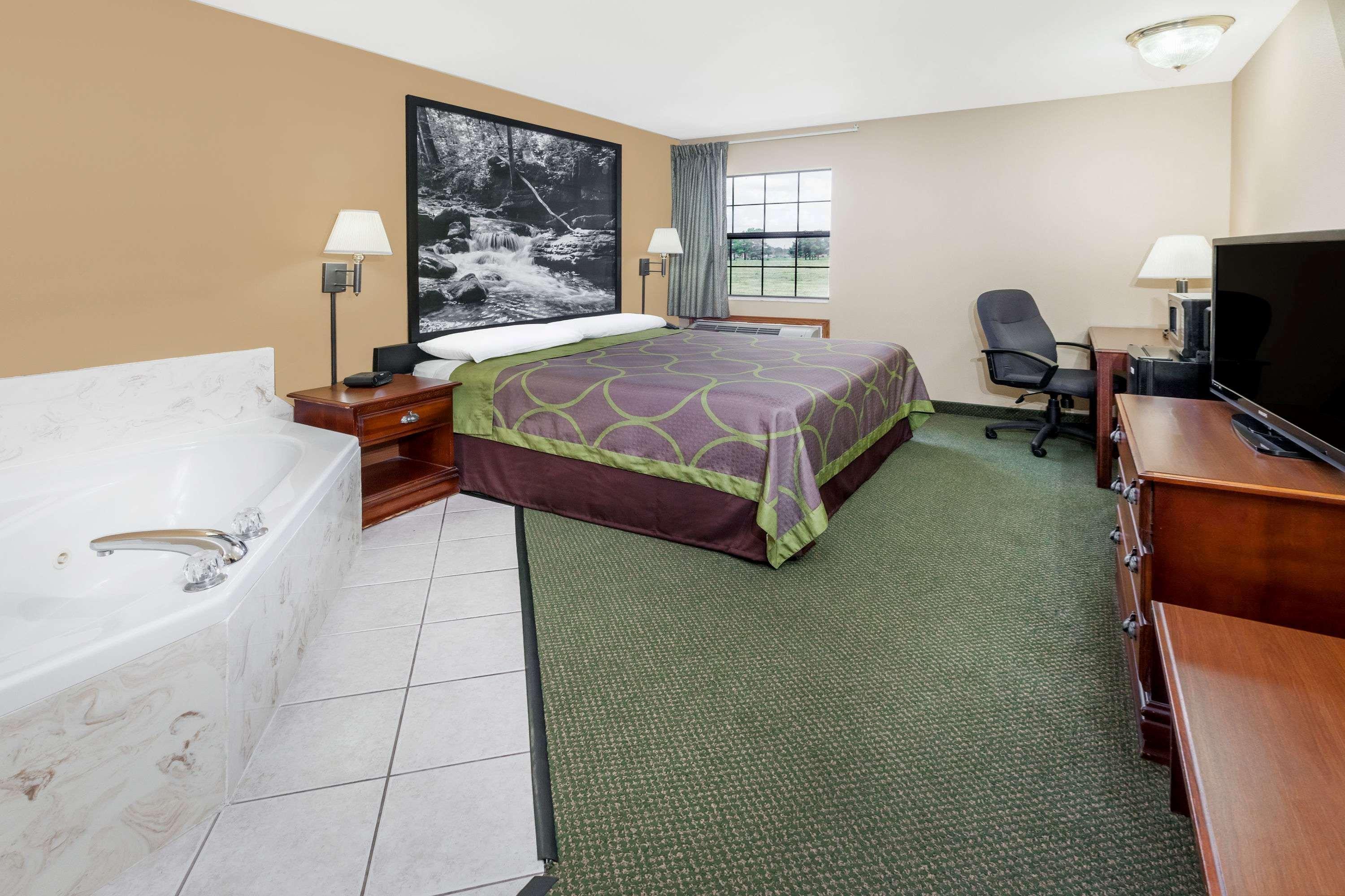 Super 8 By Wyndham Pine Bluff Hotel Buitenkant foto