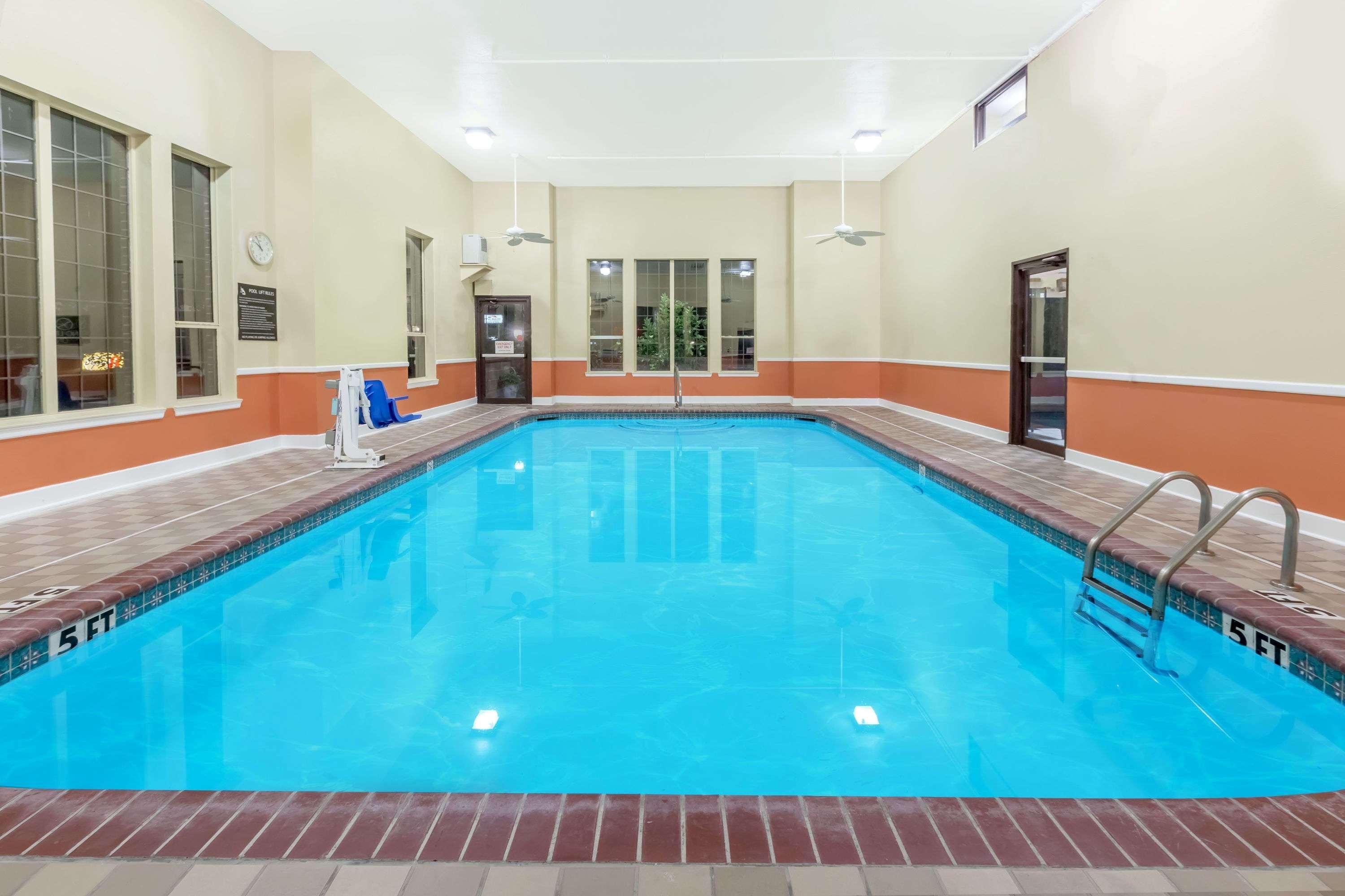 Super 8 By Wyndham Pine Bluff Hotel Buitenkant foto