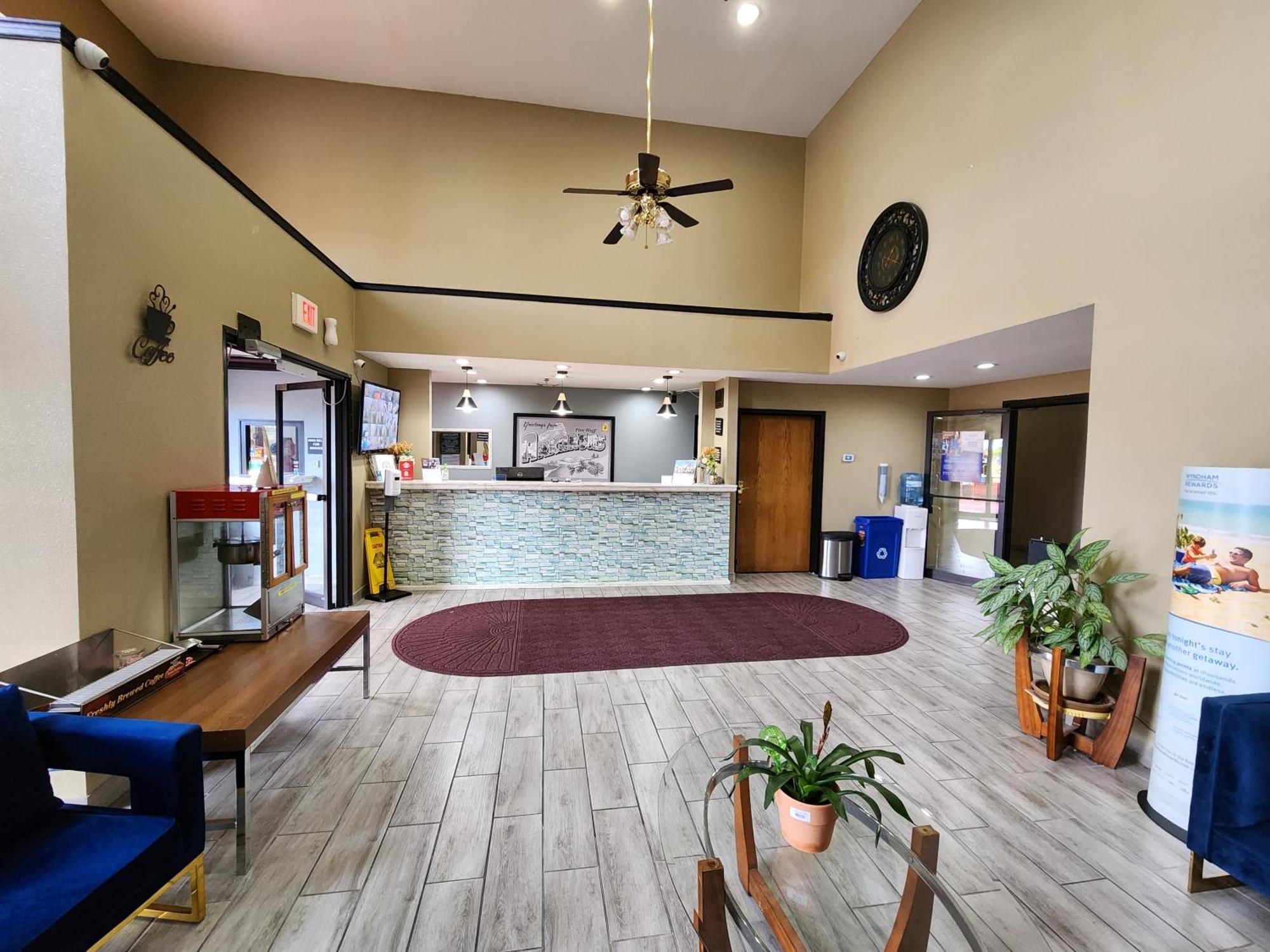 Super 8 By Wyndham Pine Bluff Hotel Buitenkant foto