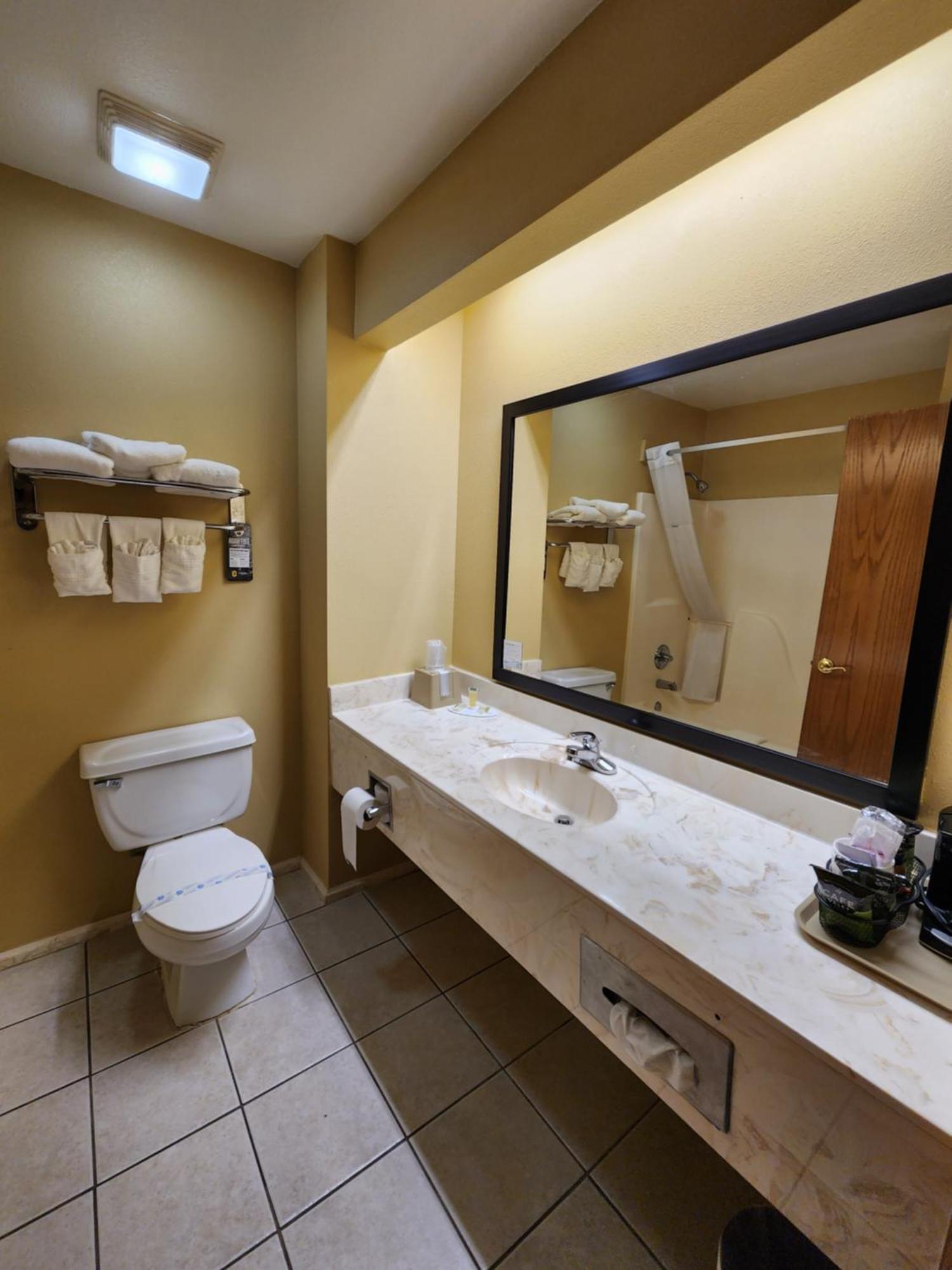 Super 8 By Wyndham Pine Bluff Hotel Buitenkant foto