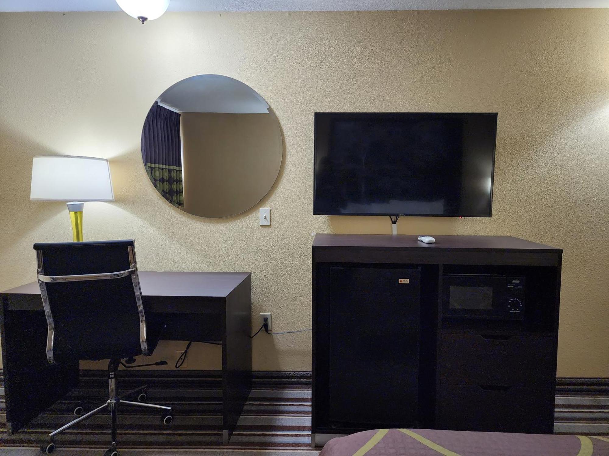 Super 8 By Wyndham Pine Bluff Hotel Buitenkant foto