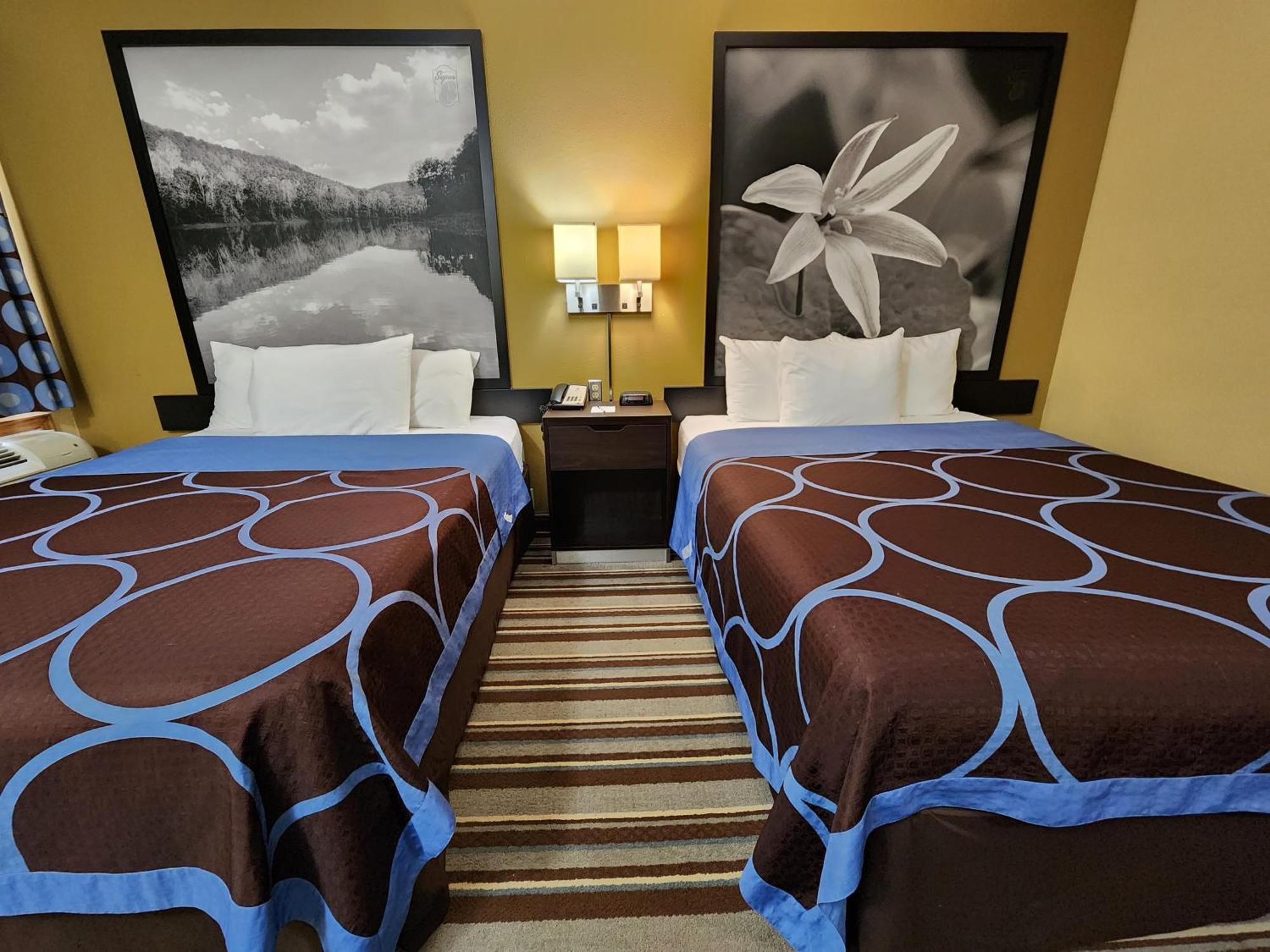 Super 8 By Wyndham Pine Bluff Hotel Buitenkant foto