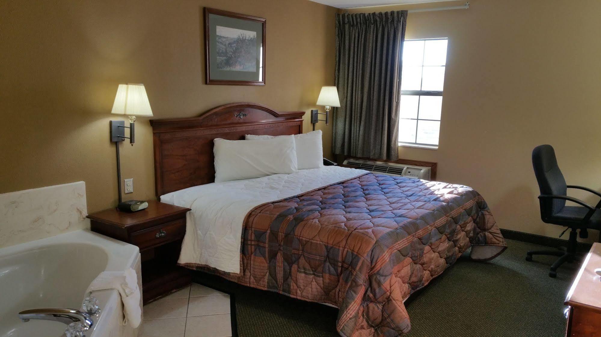 Super 8 By Wyndham Pine Bluff Hotel Buitenkant foto